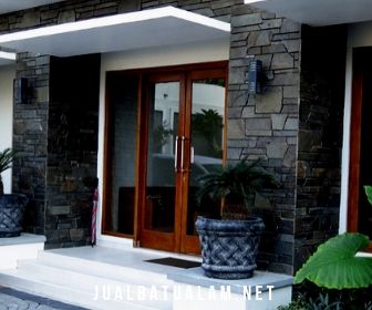 Detail Rumah Dengan Dinding Batu Alam Nomer 40