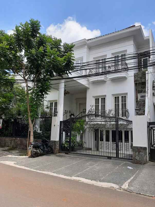 Detail Rumah Di Kebayoran Baru Nomer 19