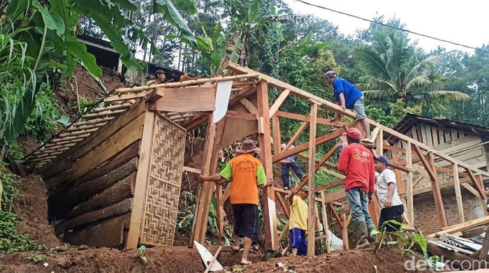 Detail Rumah Di Lereng Gunung Nomer 36