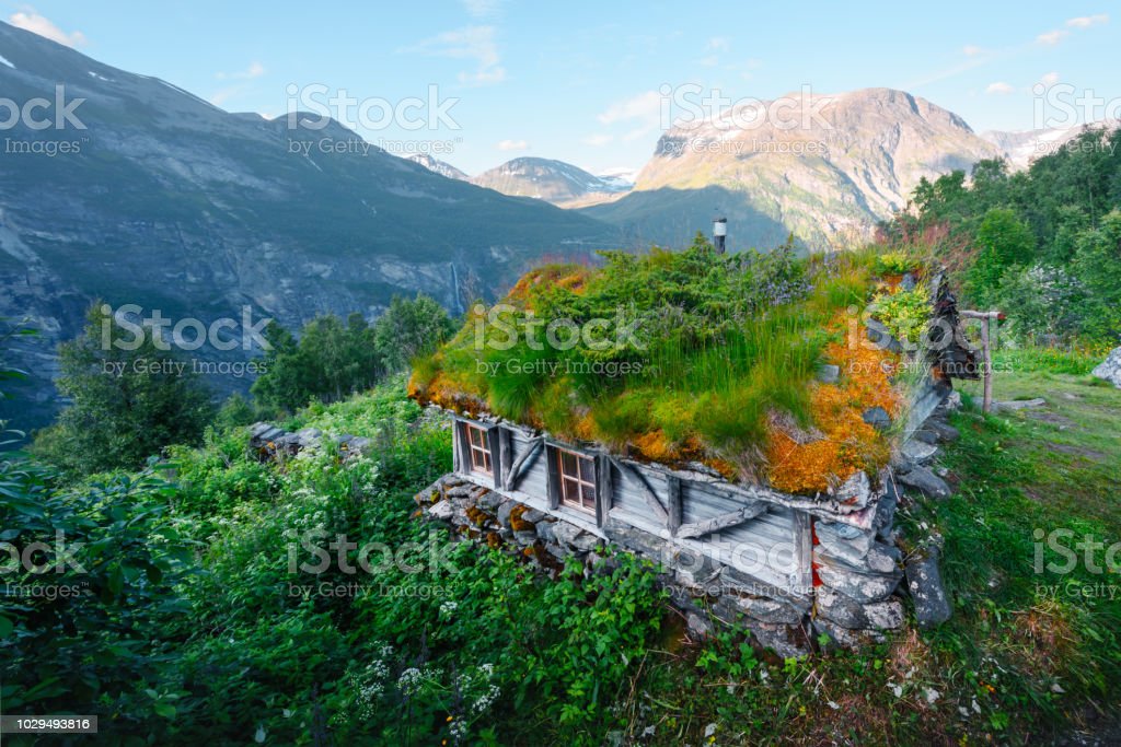 Detail Rumah Di Pegunungan Beratap Nomer 21