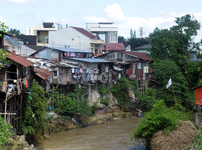 Detail Rumah Di Pinggir Sungai Nomer 24