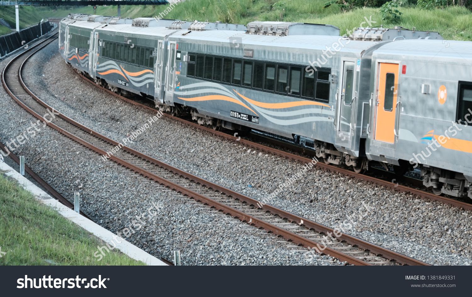 Detail Vector Kereta Api Nomer 51