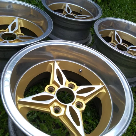 Detail Velg Mobil Retro Nomer 26