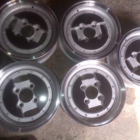 Detail Velg Mobil Retro Nomer 52