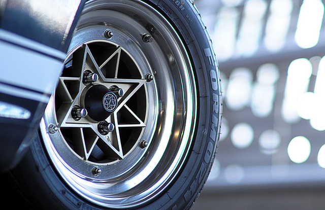 Detail Velg Mobil Retro Nomer 9