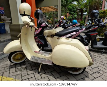 Detail Vespa Gresik Nomer 52