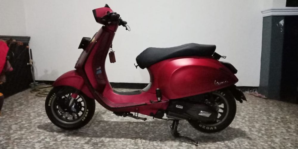 Detail Vespa Merah Maroon Nomer 42