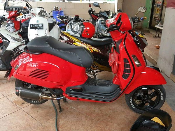 Detail Vespa Merah Maroon Nomer 53