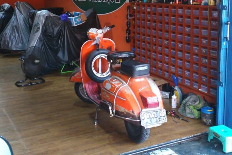 Detail Vespa Px Warna Kuning Nomer 32