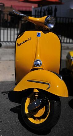 Detail Vespa Warna Kuning Lemon Nomer 19