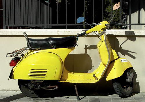 Detail Vespa Warna Kuning Lemon Nomer 25