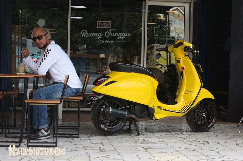 Detail Vespa Warna Kuning Lemon Nomer 8