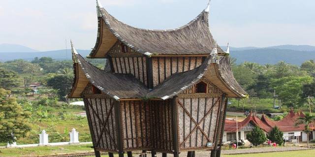 Detail Rumah Gadang Dan Rangkiang Nomer 16