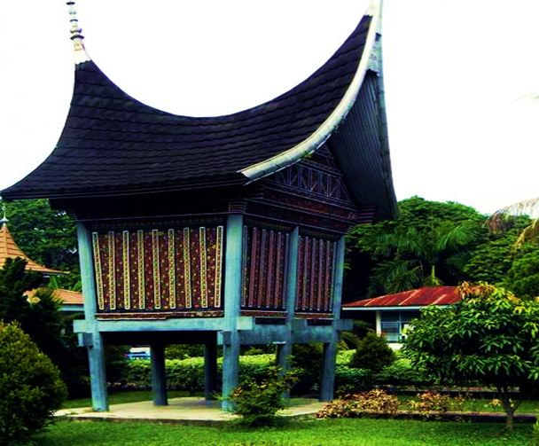 Detail Rumah Gadang Dan Rangkiang Nomer 17