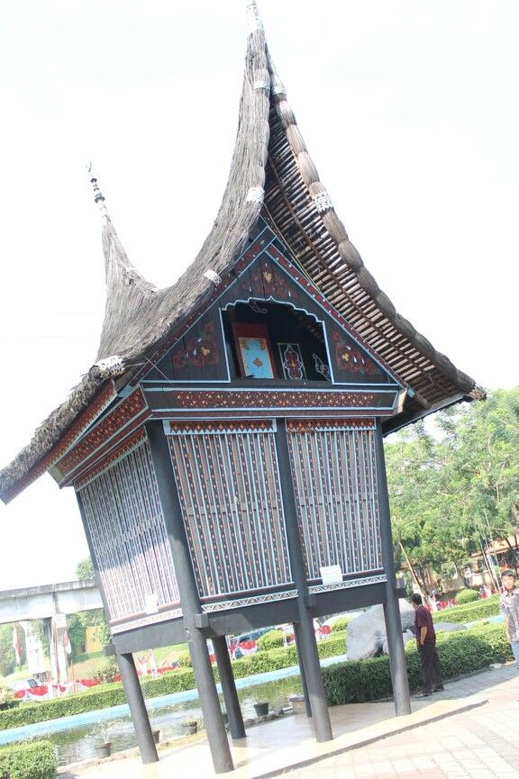 Detail Rumah Gadang Dan Rangkiang Nomer 18