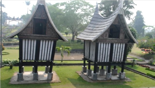 Detail Rumah Gadang Dan Rangkiang Nomer 29