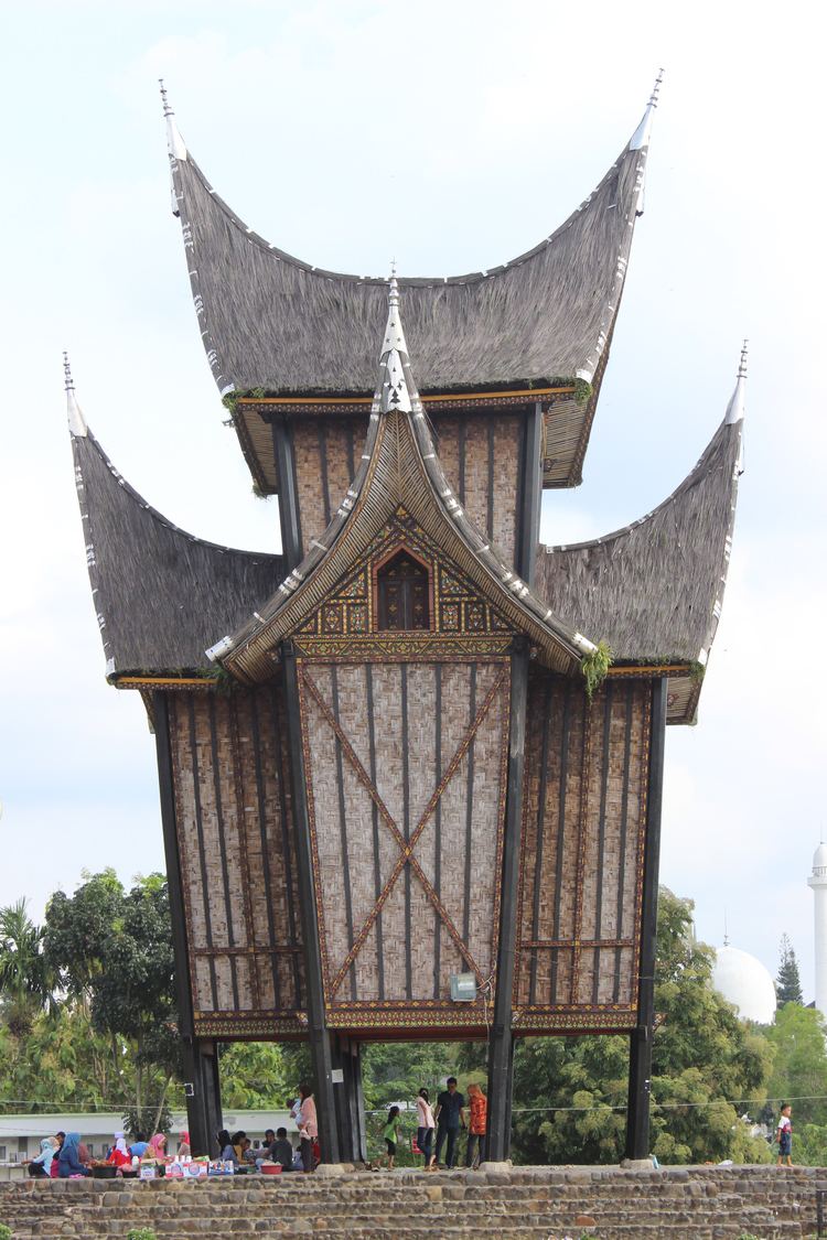 Detail Rumah Gadang Dan Rangkiang Nomer 32