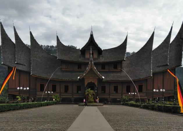 Detail Rumah Gadang Dan Rangkiang Nomer 34