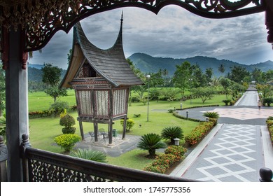 Detail Rumah Gadang Dan Rangkiang Nomer 38