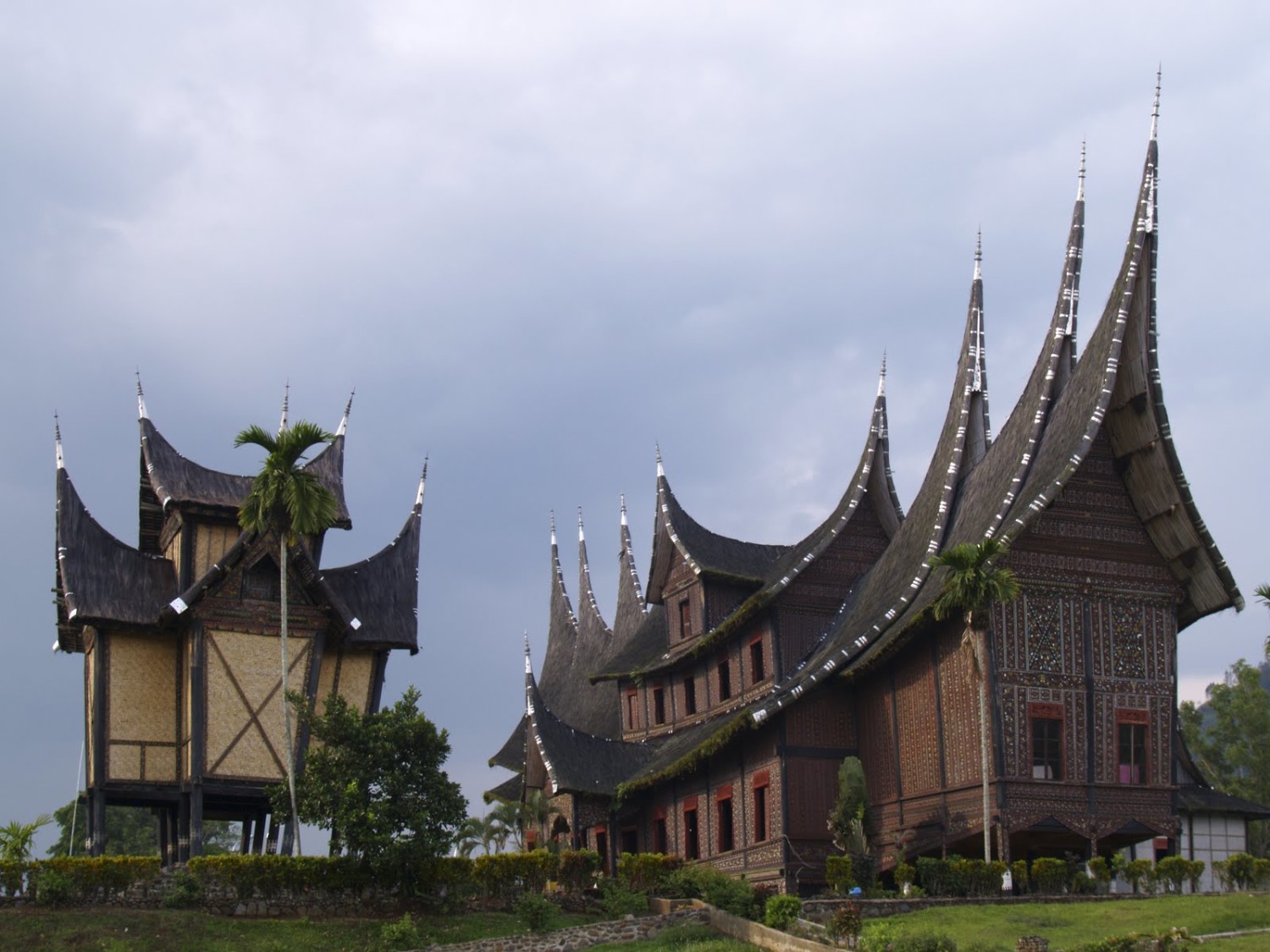 Detail Rumah Gadang Terbuat Dari Nomer 43