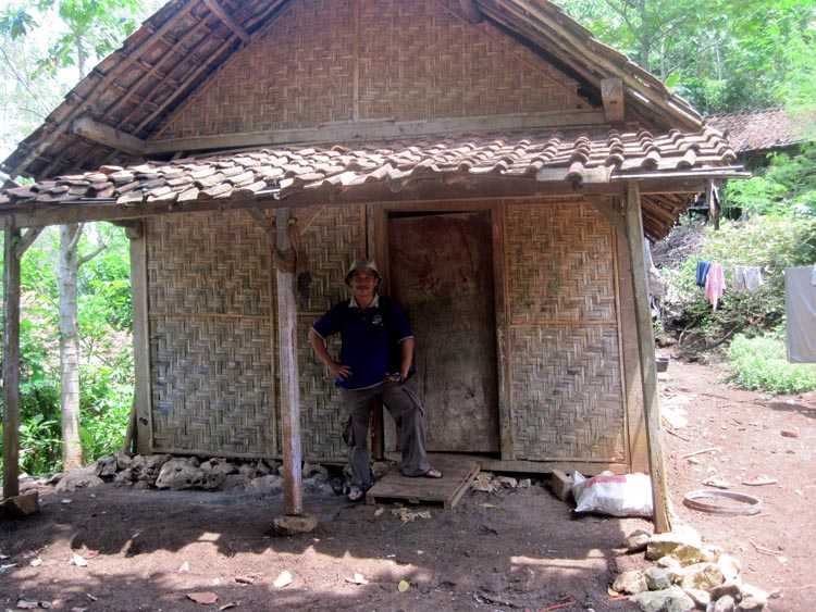 Rumah Gedek Bambu - KibrisPDR