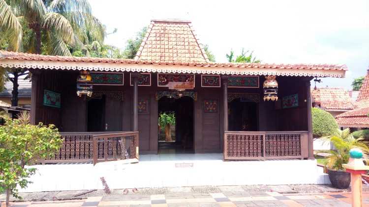 Detail Rumah Gudang Betawi Nomer 19