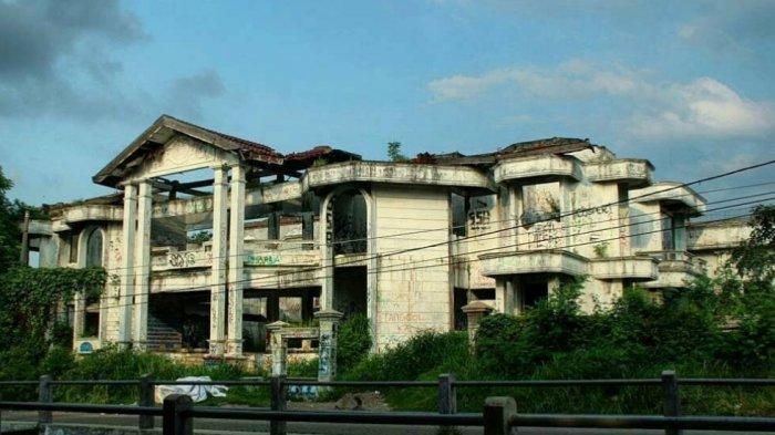 Detail Rumah Hantu Darmo Di Surabaya Nomer 13