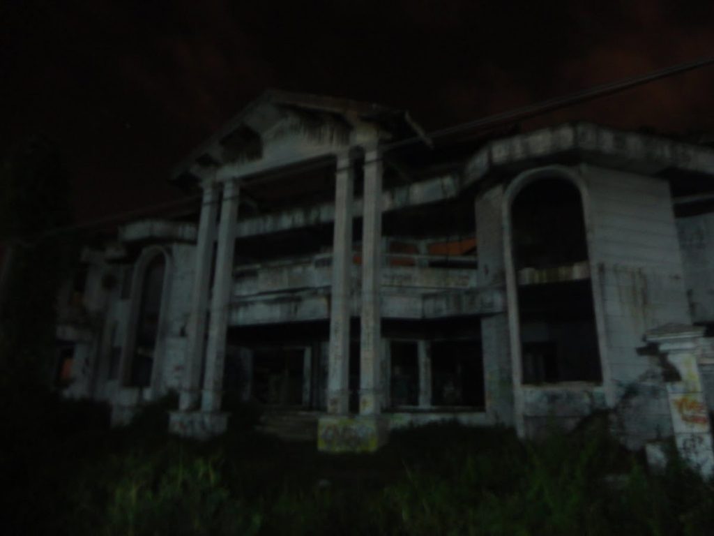 Detail Rumah Hantu Darmo Di Surabaya Nomer 18