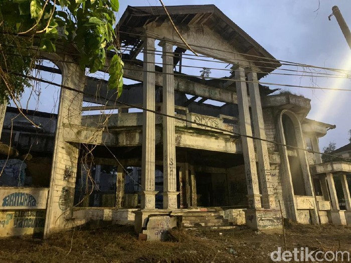 Detail Rumah Hantu Darmo Di Surabaya Nomer 3