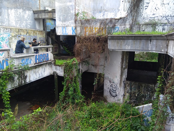Detail Rumah Hantu Darmo Di Surabaya Nomer 27