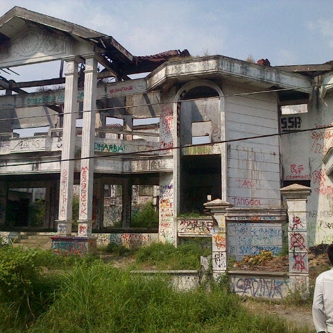 Detail Rumah Hantu Darmo Di Surabaya Nomer 30