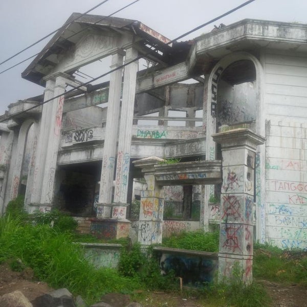 Detail Rumah Hantu Darmo Di Surabaya Nomer 40