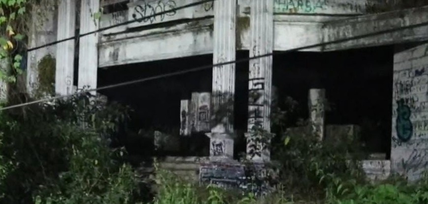 Detail Rumah Hantu Darmo Di Surabaya Nomer 57