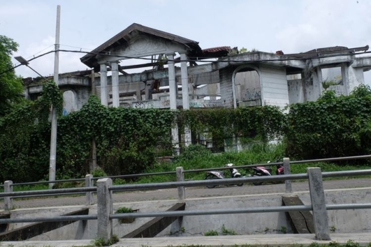 Detail Rumah Hantu Darmo Di Surabaya Nomer 8