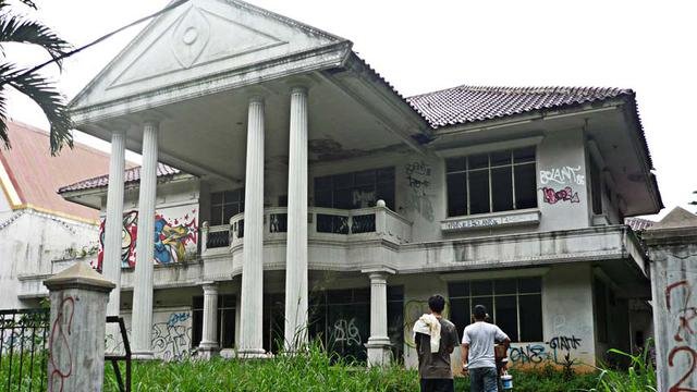 Detail Rumah Hantu Darmo Di Surabaya Nomer 9