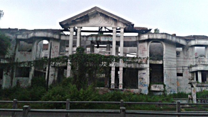 Detail Rumah Hantu Darmo Di Surabaya Nomer 10
