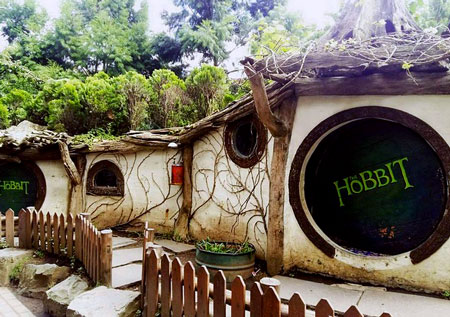 Rumah Hobbit Bogor - KibrisPDR