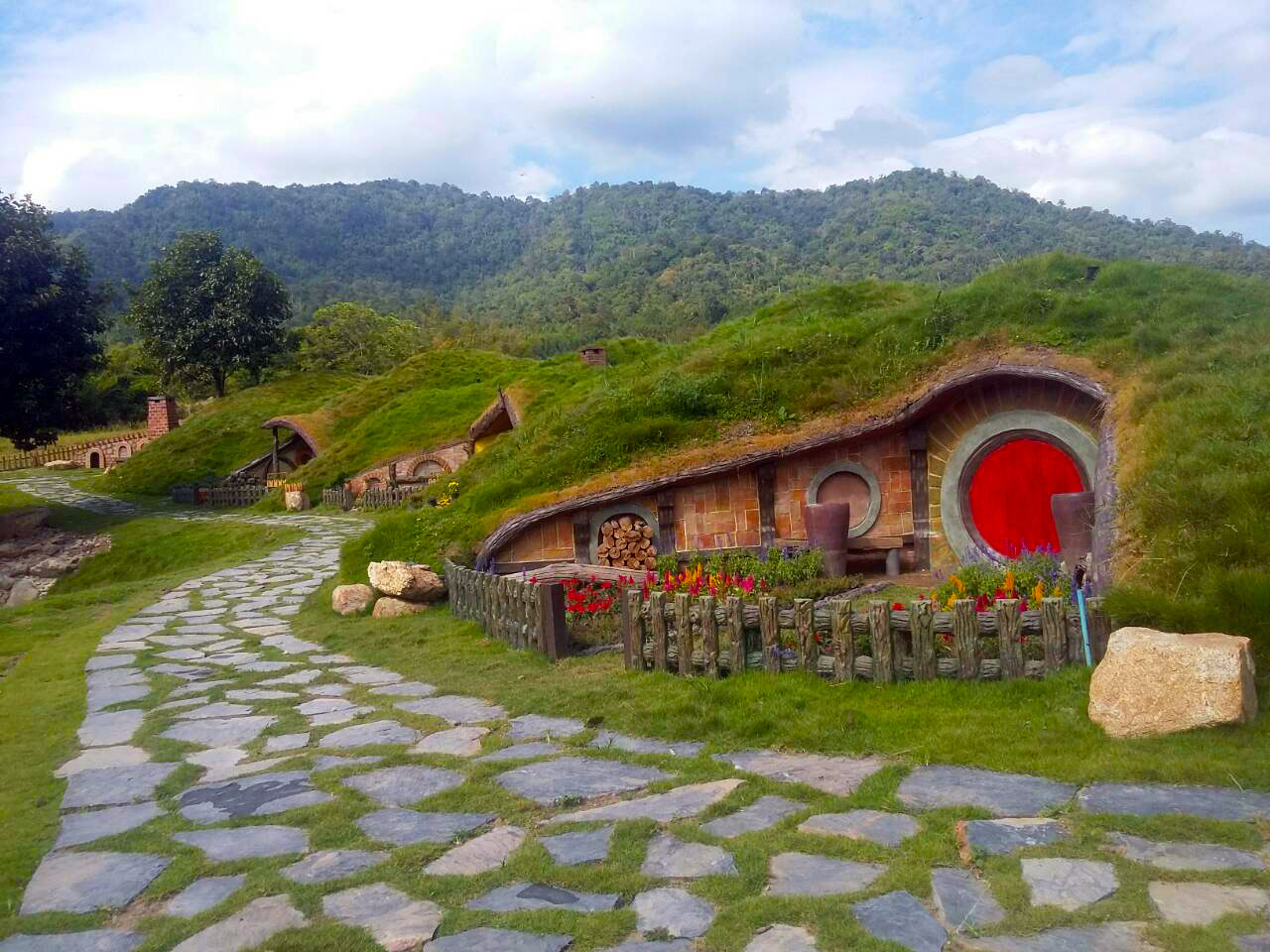 Detail Rumah Hobbit Cileungsi Nomer 13
