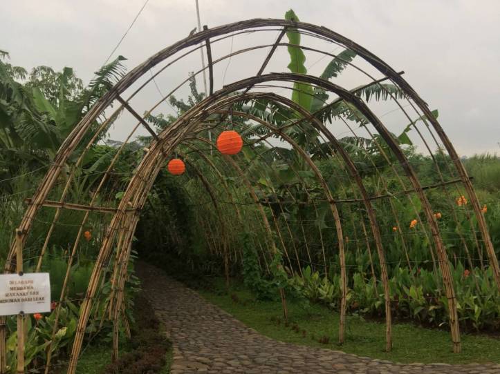 Detail Rumah Hobbit Cileungsi Nomer 56