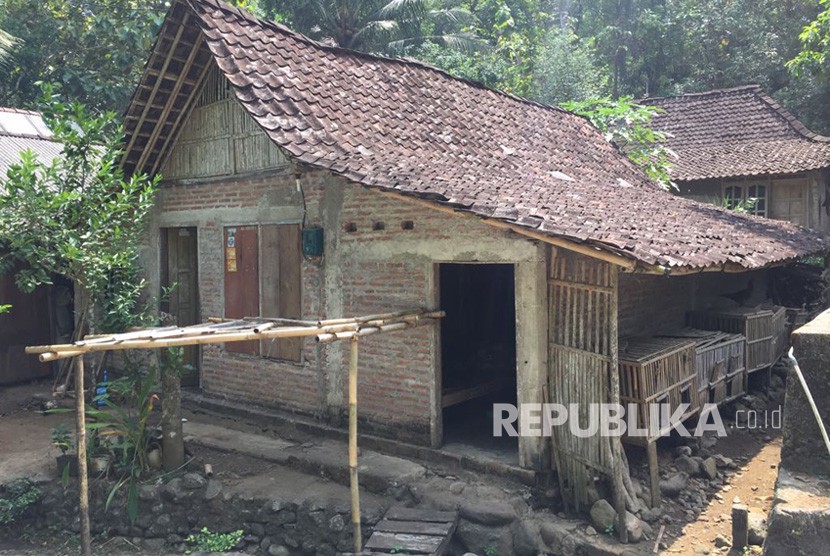 Detail Rumah Jelek Di Kampung Nomer 11