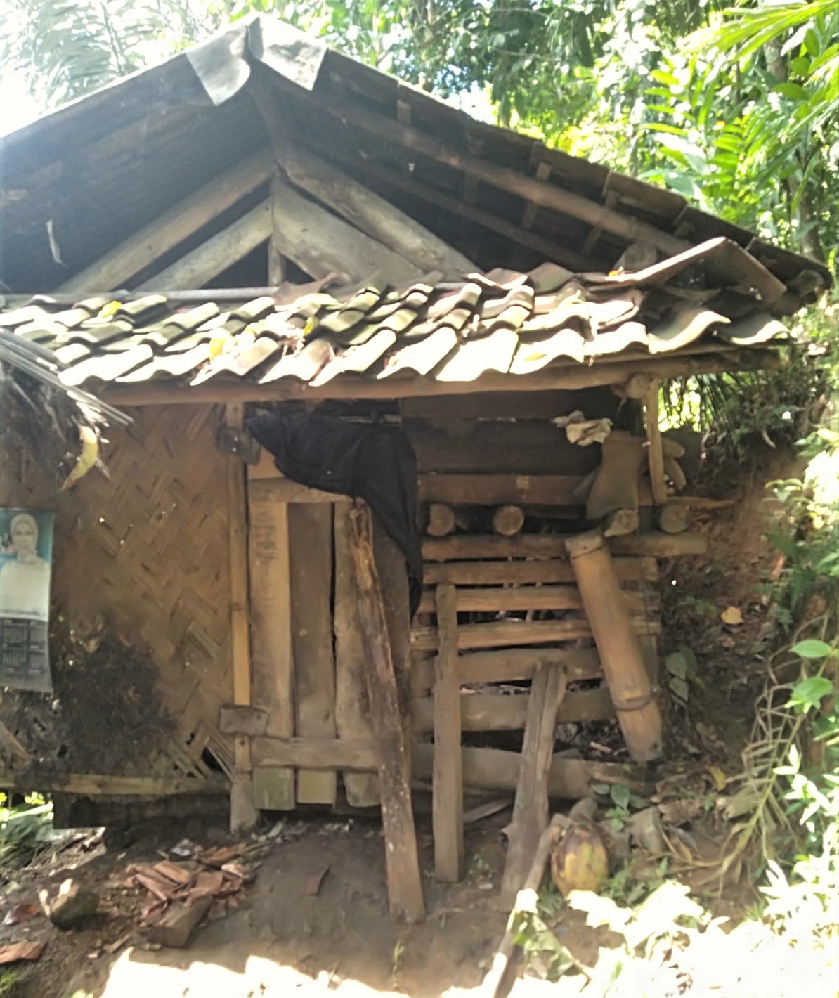 Detail Rumah Jelek Di Kampung Nomer 17