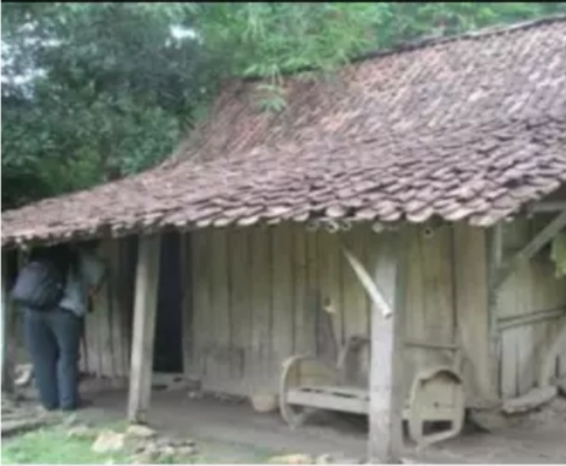 Detail Rumah Jelek Di Kampung Nomer 3