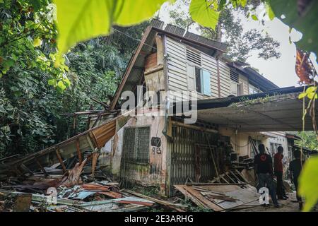 Detail Rumah Jelek Di Kampung Nomer 52