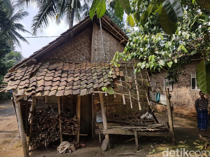 Detail Rumah Jelek Di Kampung Nomer 6