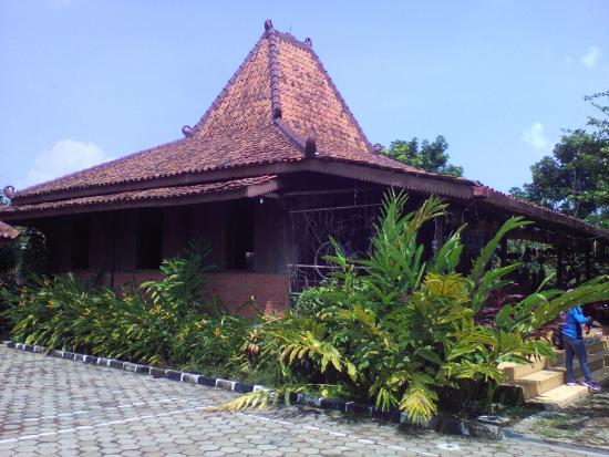 Detail Rumah Joglo Bogor Nomer 18