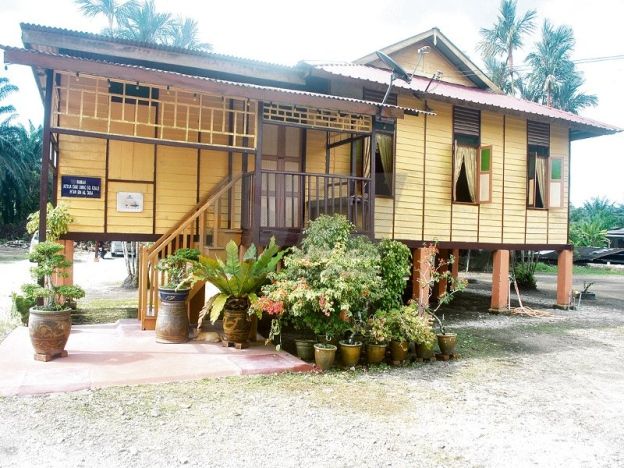Detail Rumah Kayu Bugis Nomer 30
