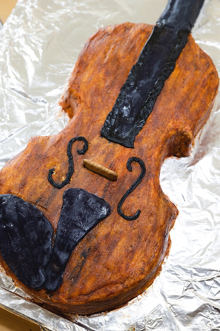 Detail Violin Cake Pan Nomer 6