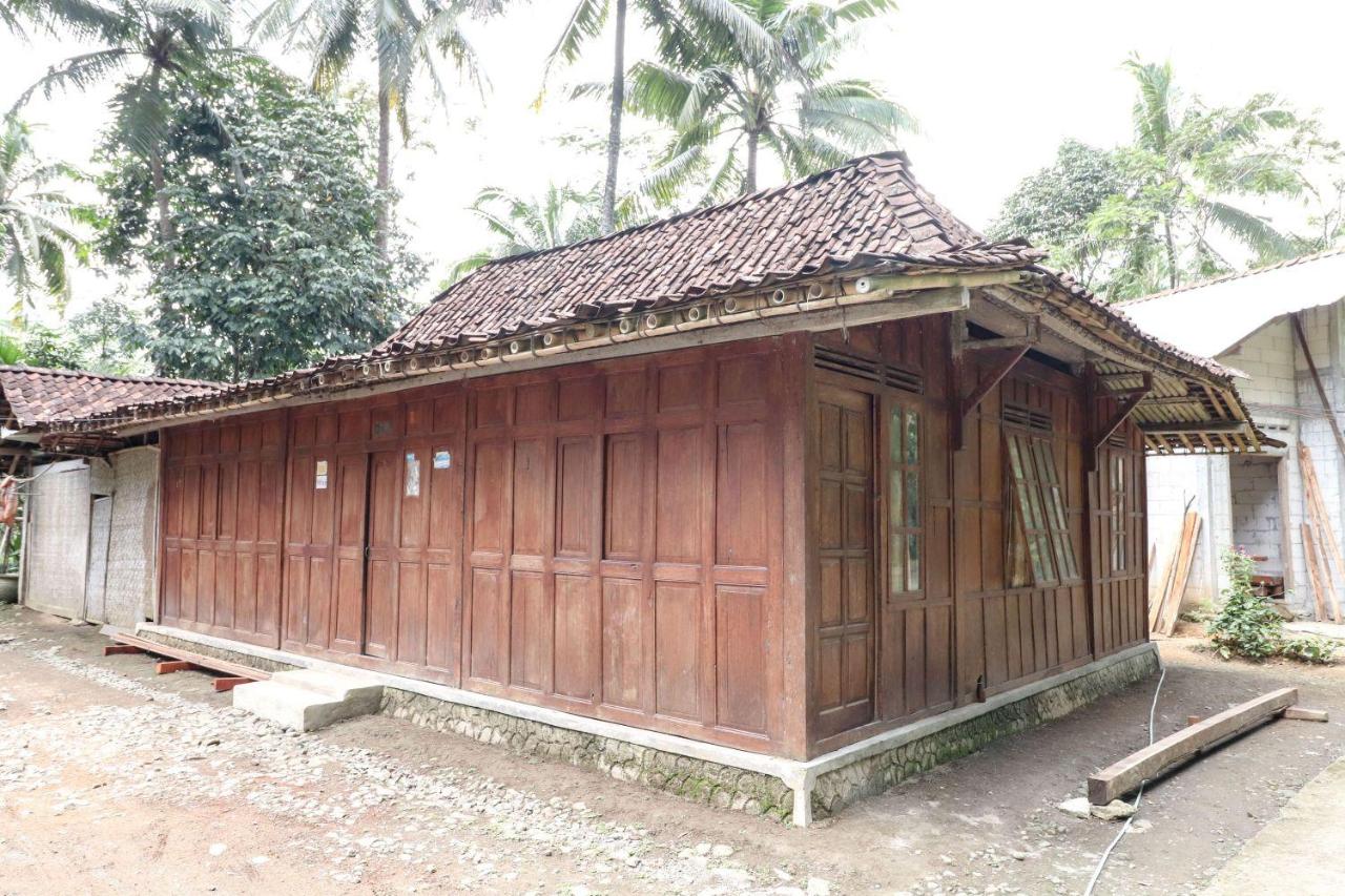 Detail Rumah Kayu Limasan Nomer 30