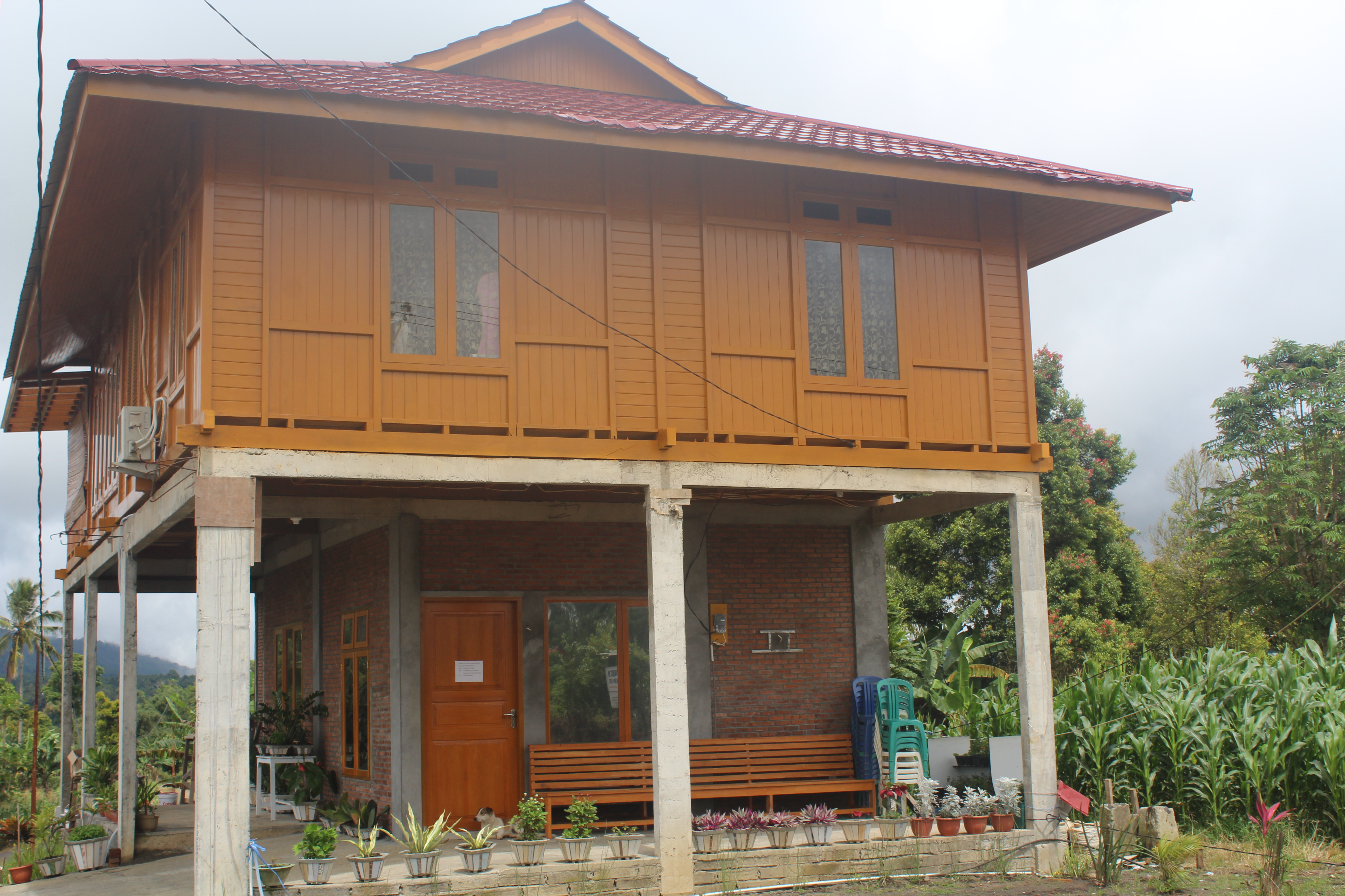 Detail Rumah Kayu Woloan Nomer 55