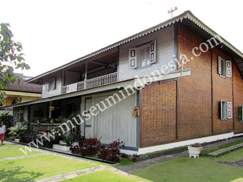 Detail Rumah Kelahiran Bung Hatta Nomer 16